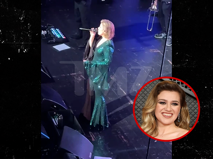 100726_kelly_clarkson_primary