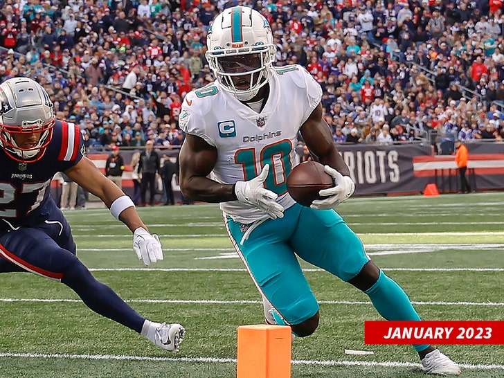 Miami Dolphins' Tyreek Hill accused of slapping employee in boat