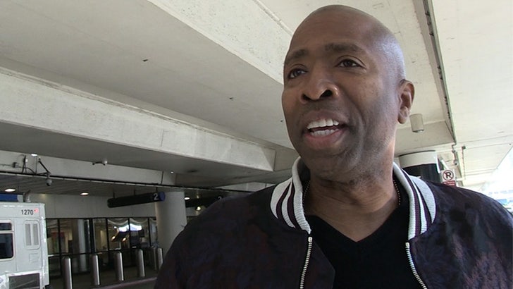 Kenny Smith says the timing of Gayle King's questions about Kobe Bryant's rape case was WAY OFF ... telling TMZ Sports her interview with Lisa Leslie was 