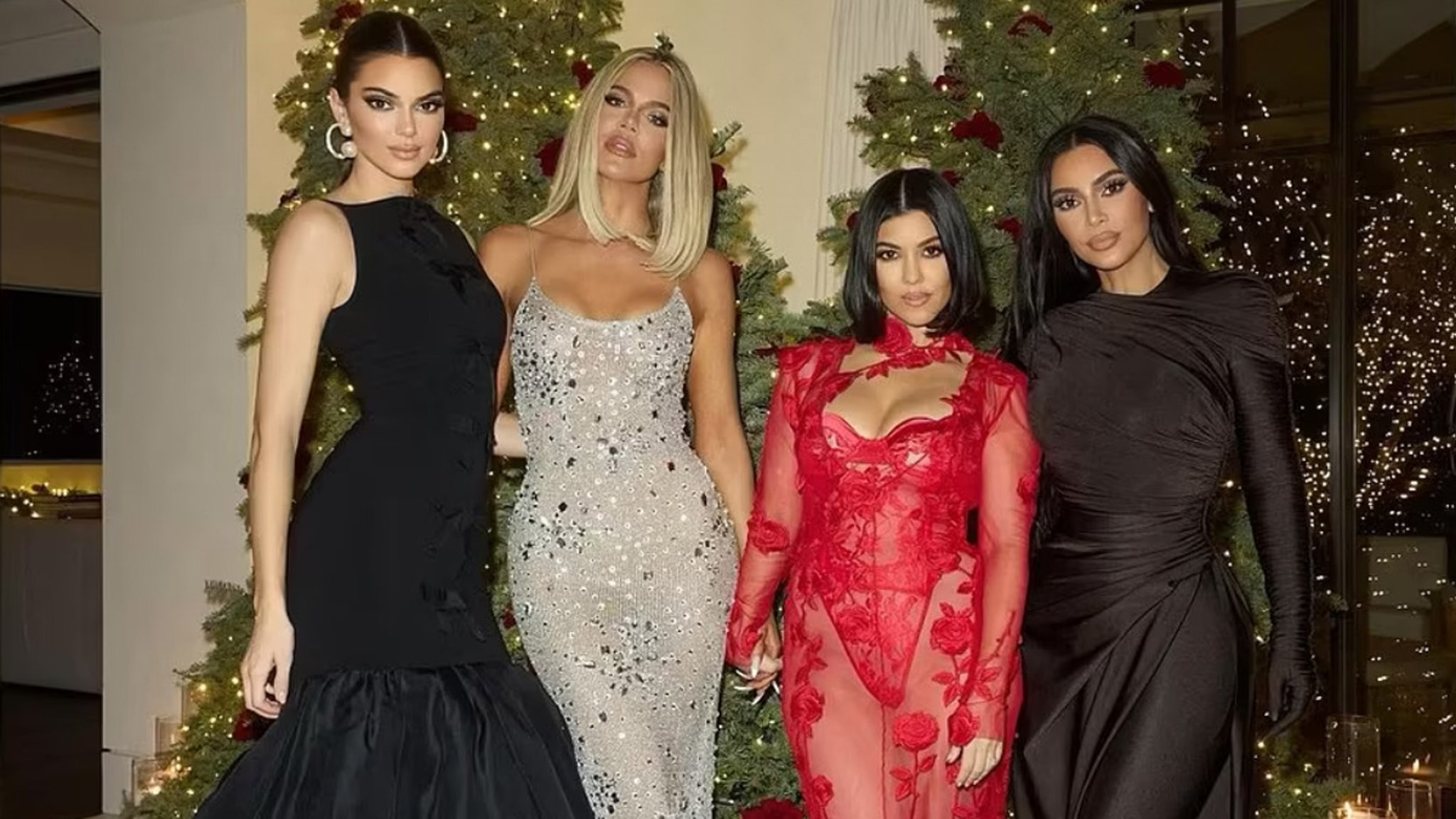 Kardashian-Jenner Family Christmas Party a Scaled Back High Fashion Event – TMZ