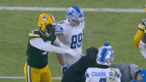 Packers Star Quay Walker Apologizes For Shoving Lions Trainer During 'SNF' Game