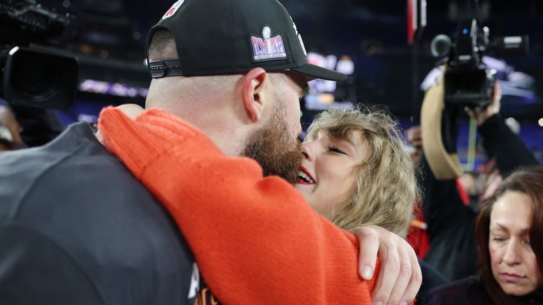 Taylor Swift Travis Kelce After Chiefs Win photos 4