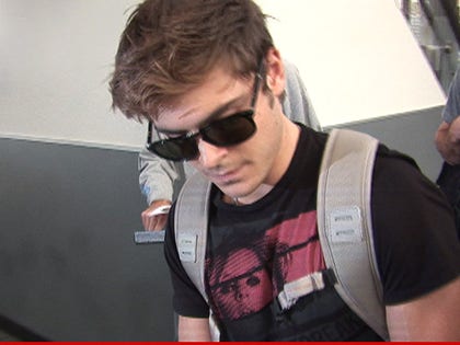 0326_zac_efron_tmz2