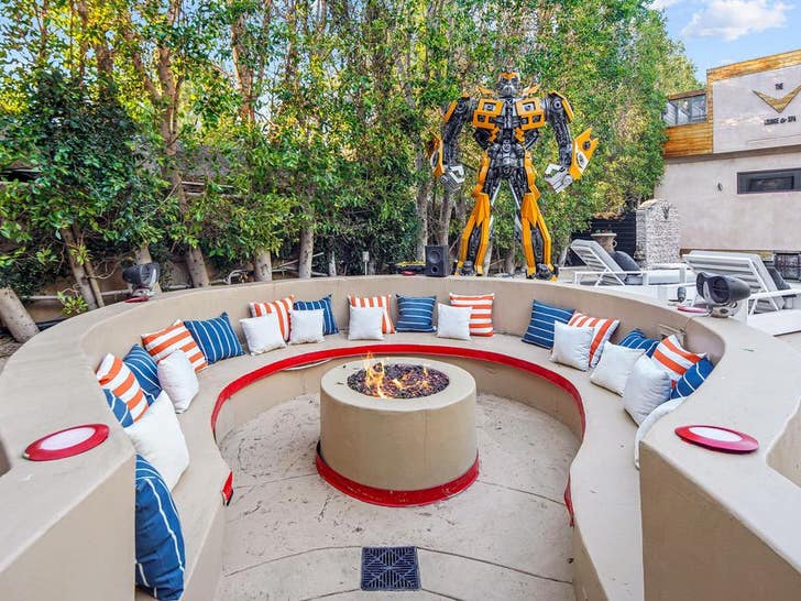Tyrese Sells His Woodland Hills Home