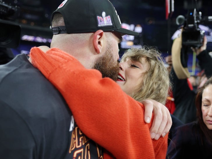 Taylor Swift Kisses Travis Kelce After Chiefs Win