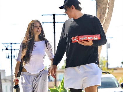 0825-Madison-Beer-Justin-Herbert-Link-Up-Pals-Pad-Daring-Rumos-Sub3