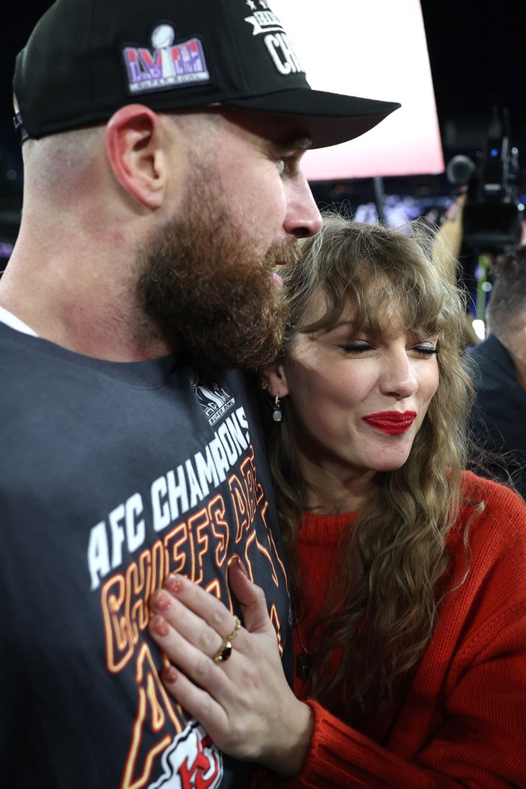 Taylor Swift Travis Kelce After Chiefs Win photos 13