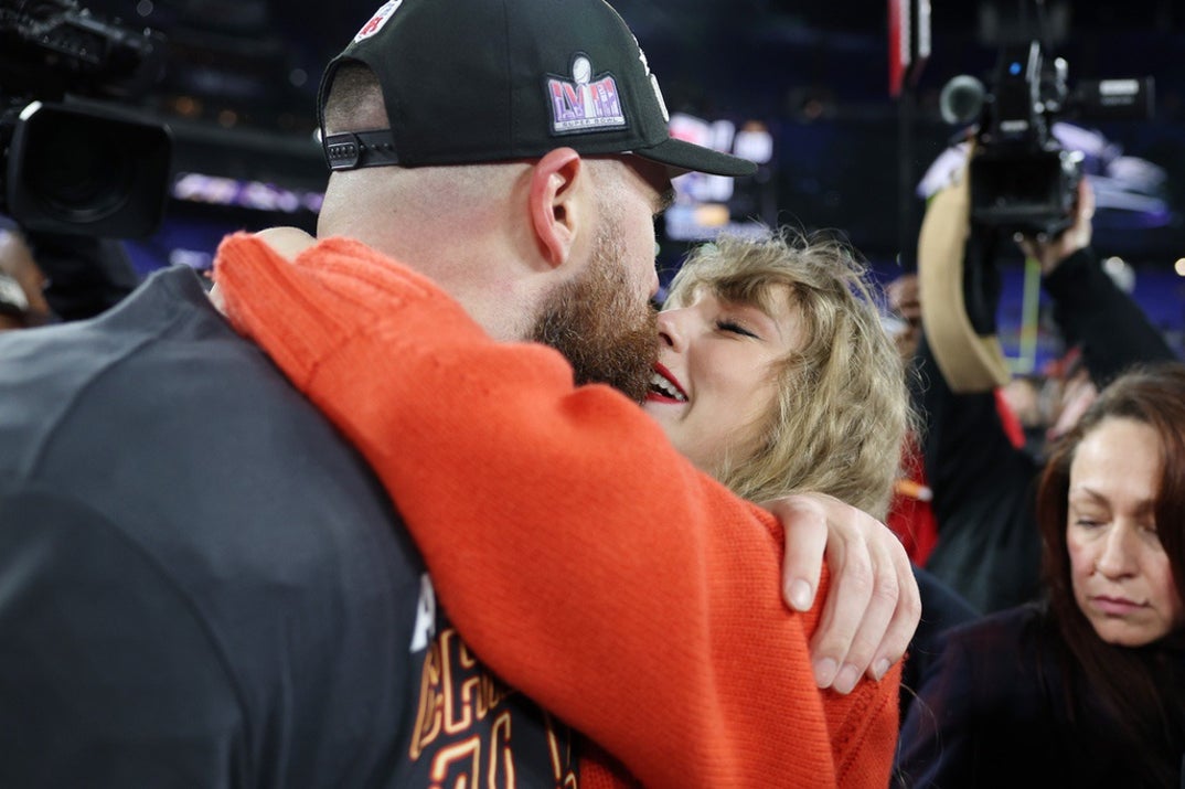 Taylor Swift Travis Kelce After Chiefs Win photos 4