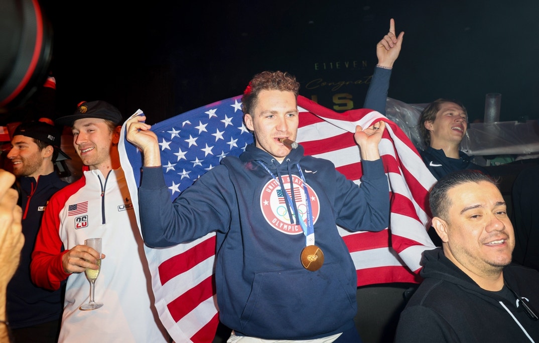 US Hockey Team Celebrate Gold 17
