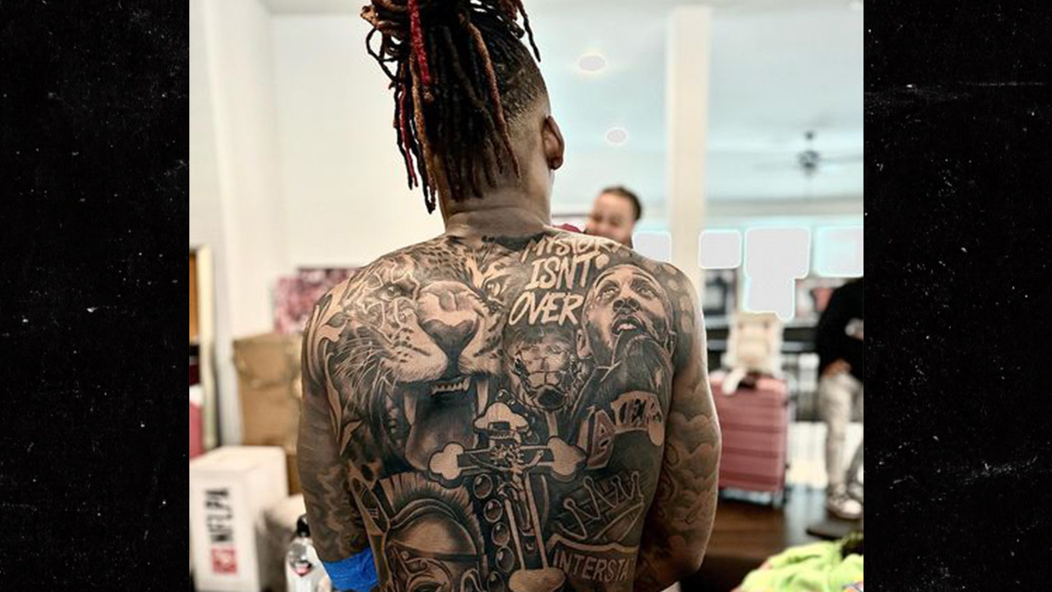 CeeDee Lamb Gets Massive Back Tattoo Featuring Kobe Bryant Image thumbnail