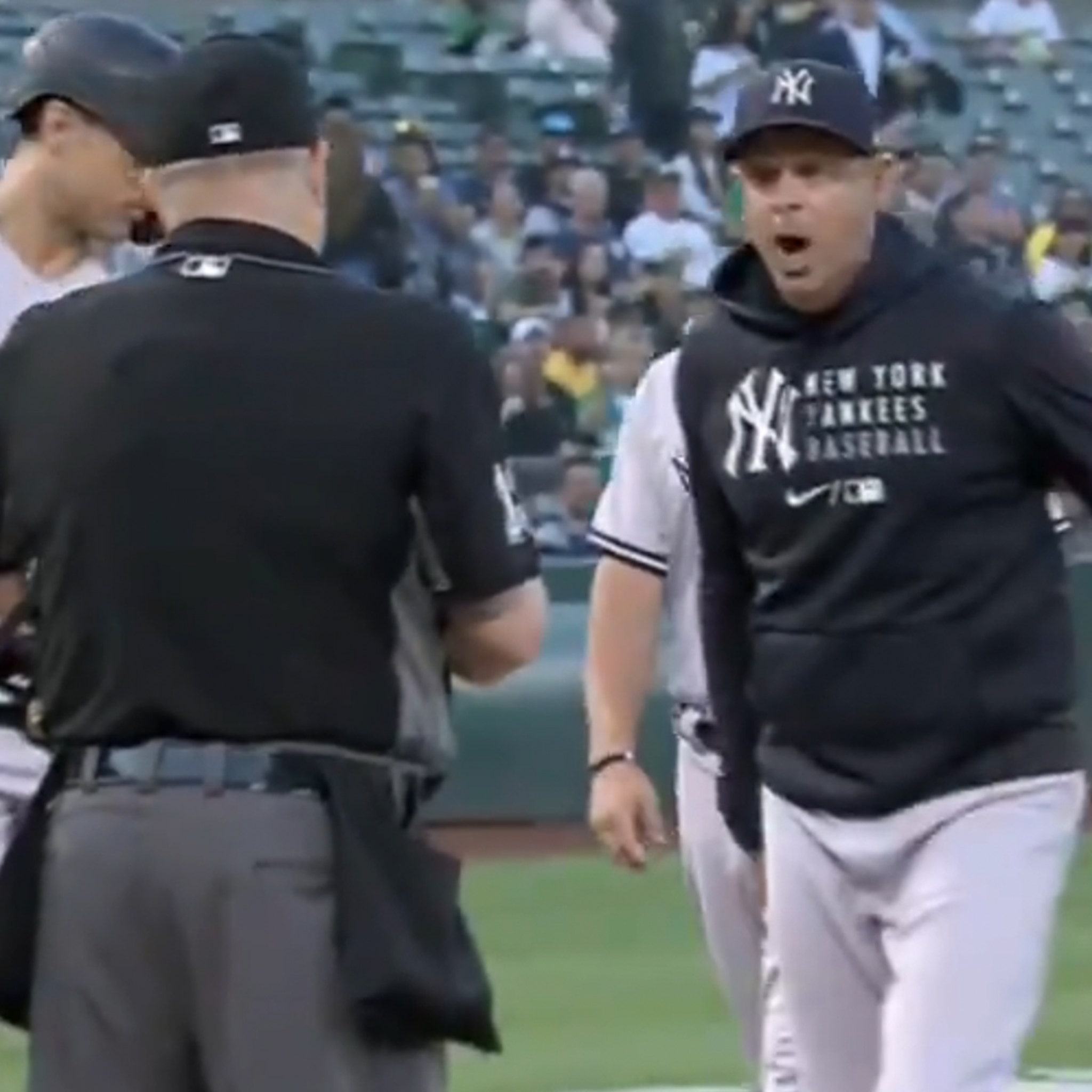 Aaron Boone gets ejected and gives a great rant, a breakdown 