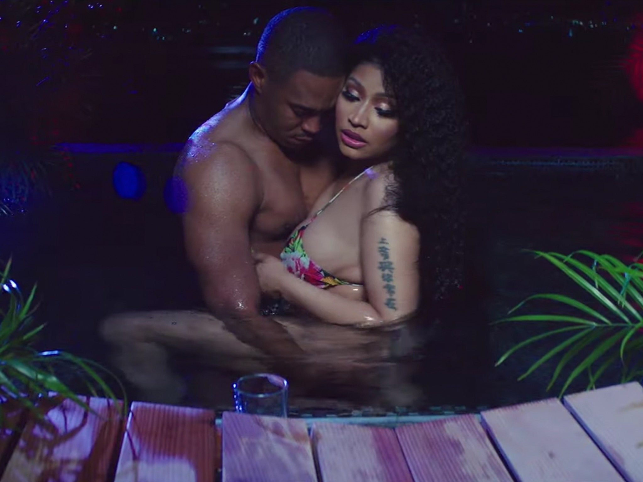 2048px x 1536px - Nicki Minaj Features Boyfriend in New Music Video 'Megatron'