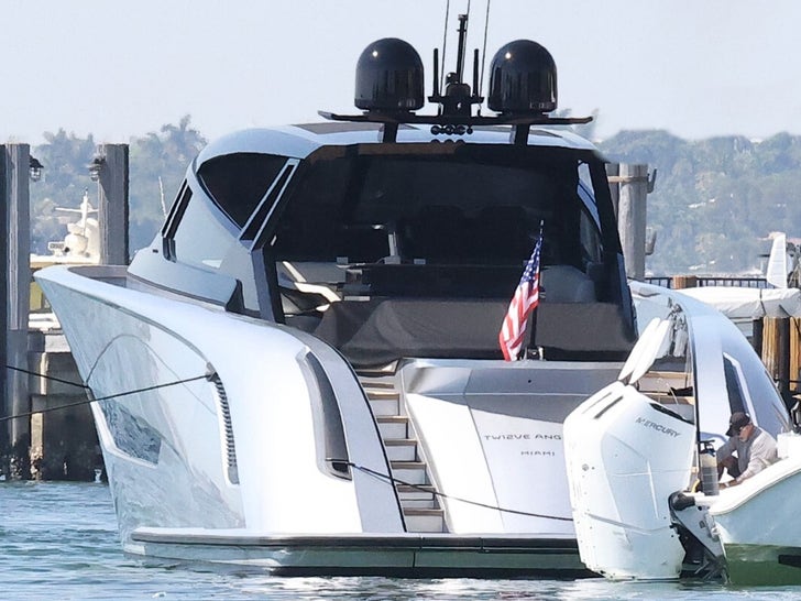 tom brady jumping off yacht