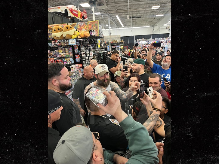 Post Malone Frank e hijo Magic Trading Cards Tmz 2