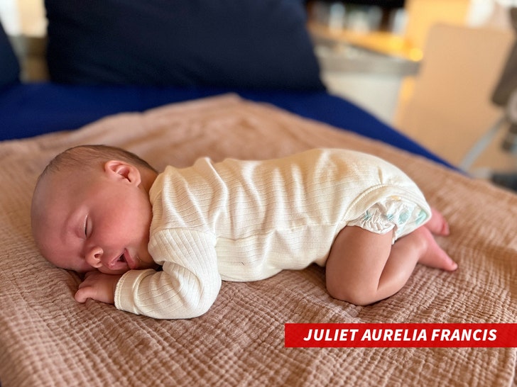 সেমি-জুলিয়েট-অরেলিয়া-ফ্রান্সিস-জো-ফ্রান্সিস-1