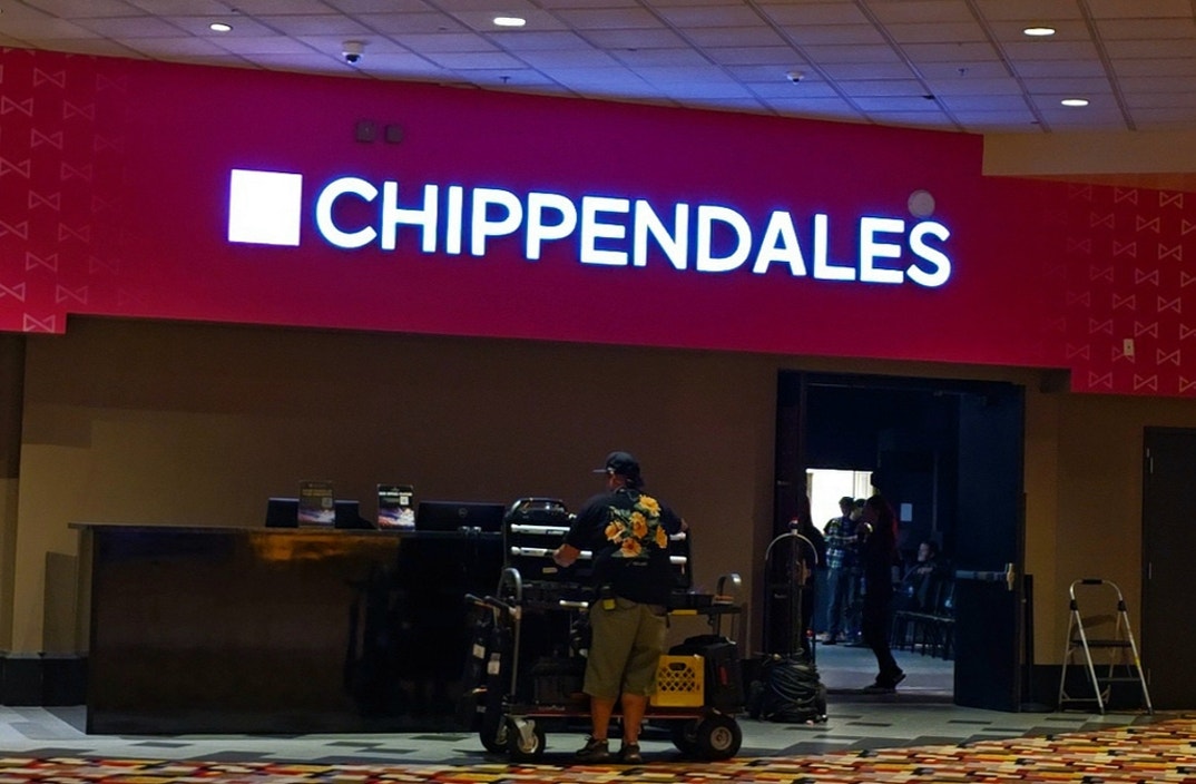 Taylor Frankie Paul Shares Romantic Moment With Suitor During Bachelorette Filming In Las Vegas  14