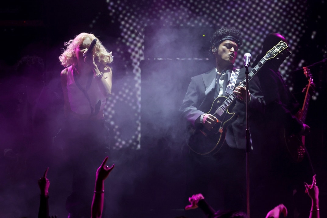 Rosé and Bruno Mars Grammys Performance 6