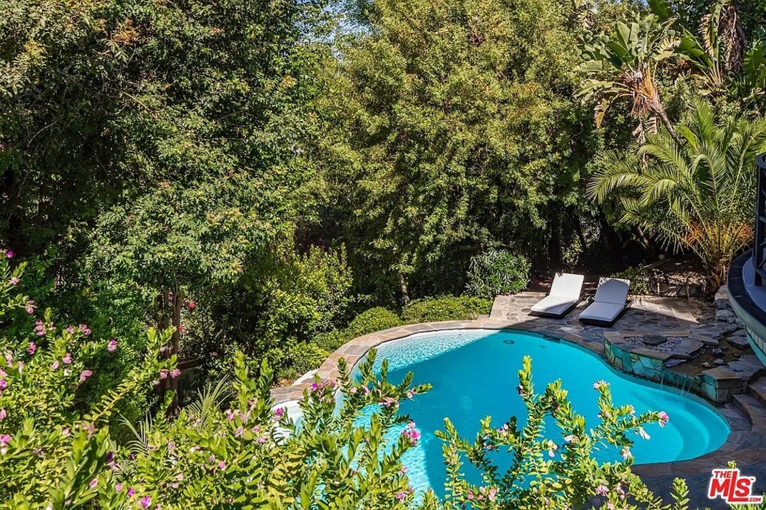 Selena Gomez Encino Home 25