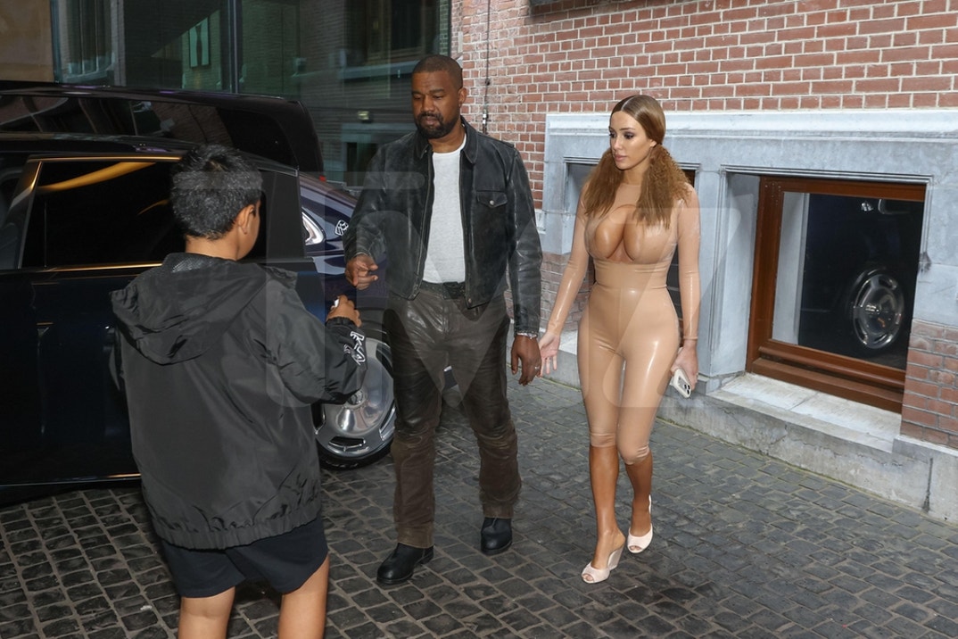 Kanye West Bday Bianca Censori 4
