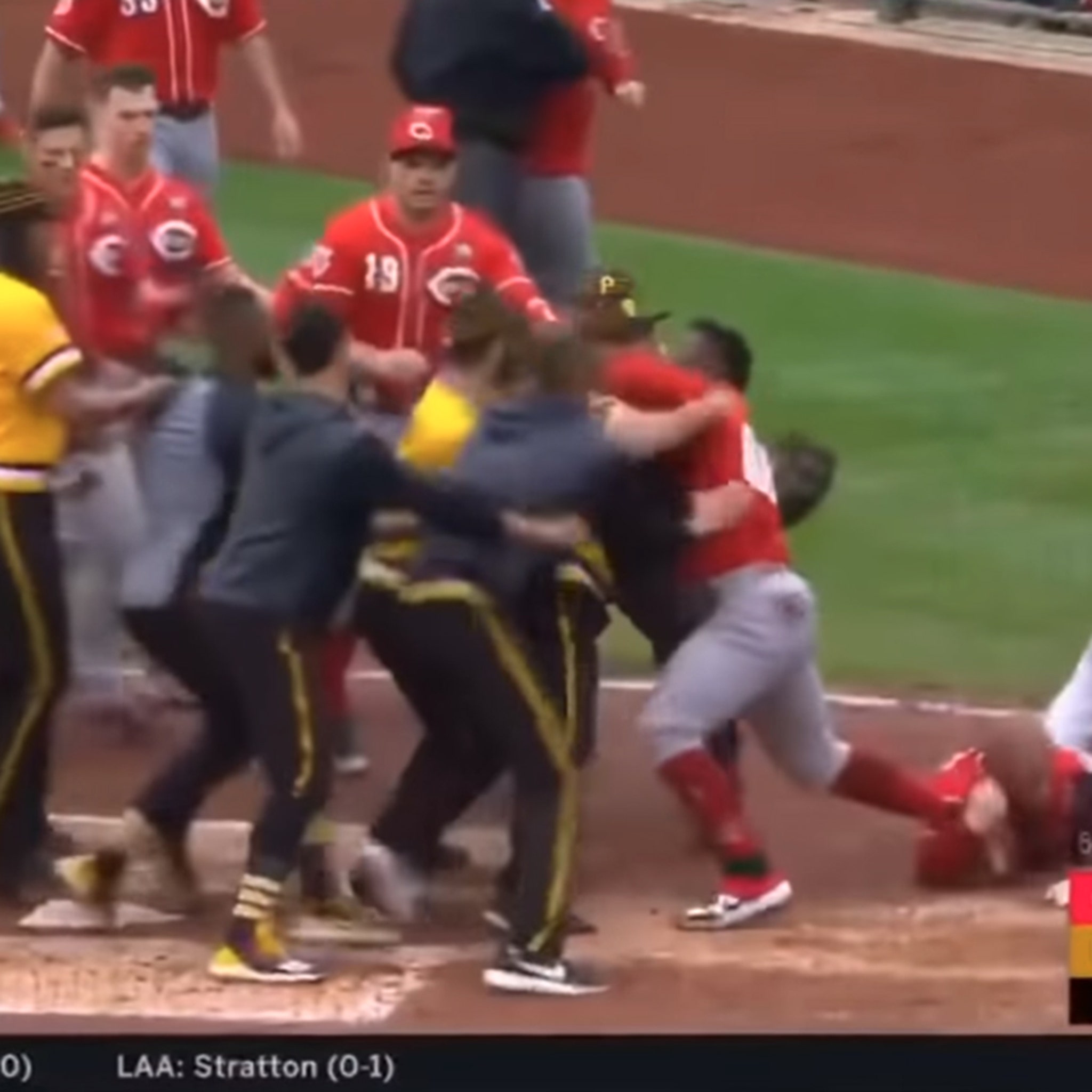 Puig in middle of bench-clearing fray, Pirates top Reds