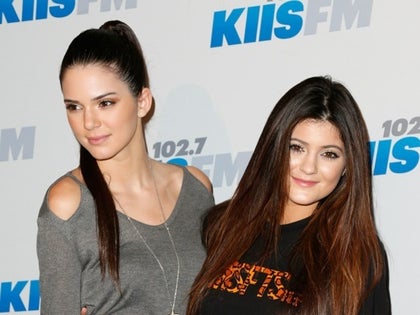 0504_kendall_kylie_sisters03