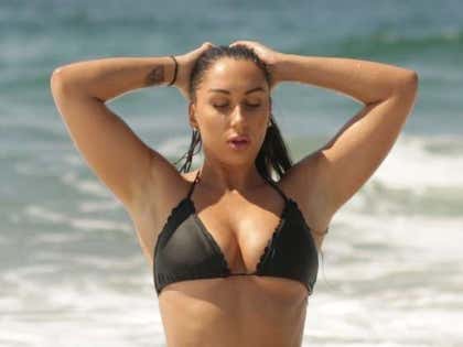 clio_walsh_bikini_photos_30