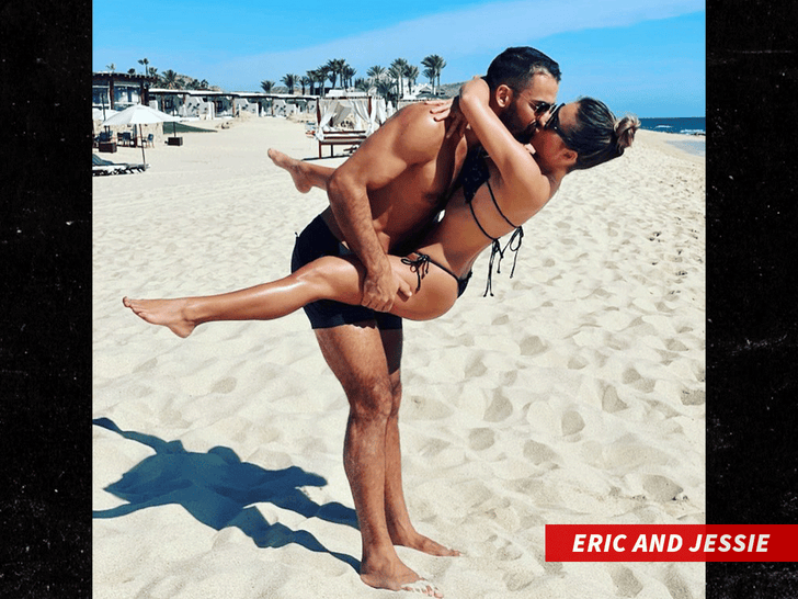 Eric Decker Shows Off Wife Jessie James' Insanely Fit Bikini Body on  Mexican Vacation -- See the