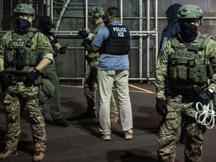 0806-ICE-Agents-Patrolling-PRIMARY
