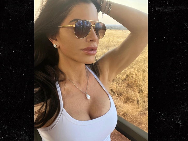 1218-Lauren-Sanchez-Bezos-Hot-Shots-SUB-2