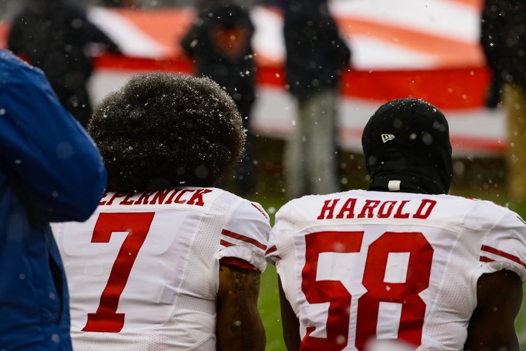 colin kaepernick kneeling football 49ers photos-11