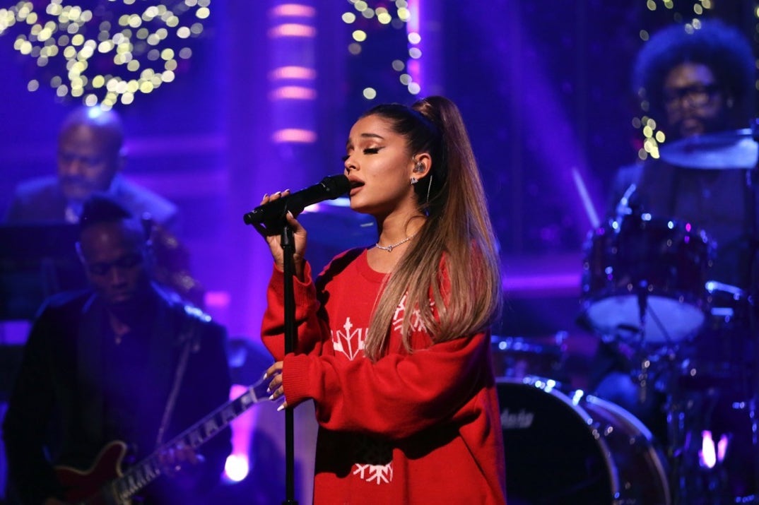 ariana_grande_performance_photos5