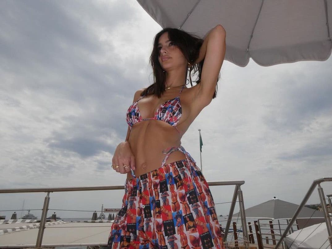 0606 Emily Ratajkowski Hot Shots 18