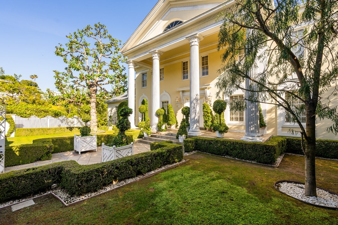 Richard Simmons Hollywood Hills New Photos 4