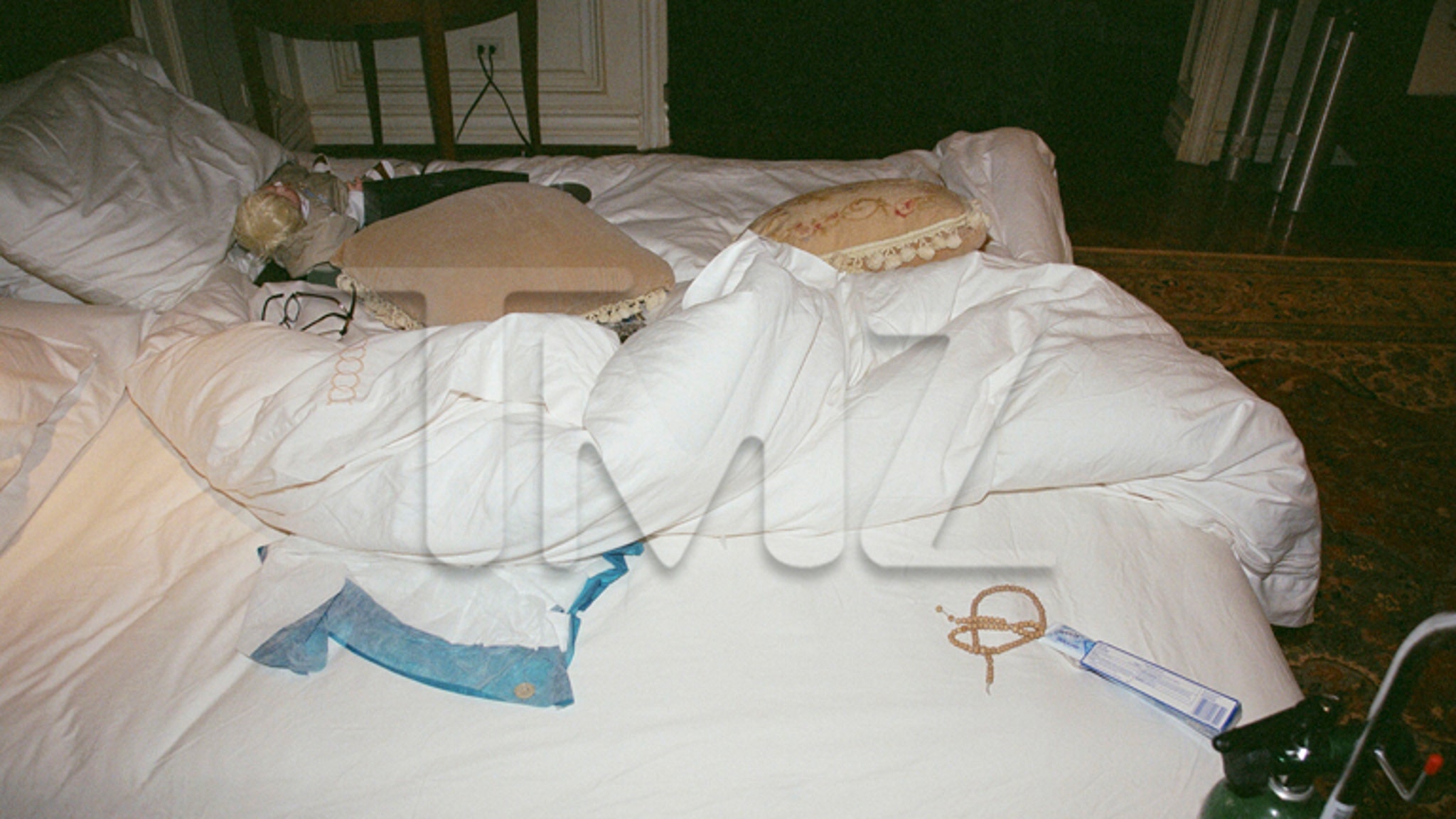 Майкл джексон спал с детьми в одной кровати - фото