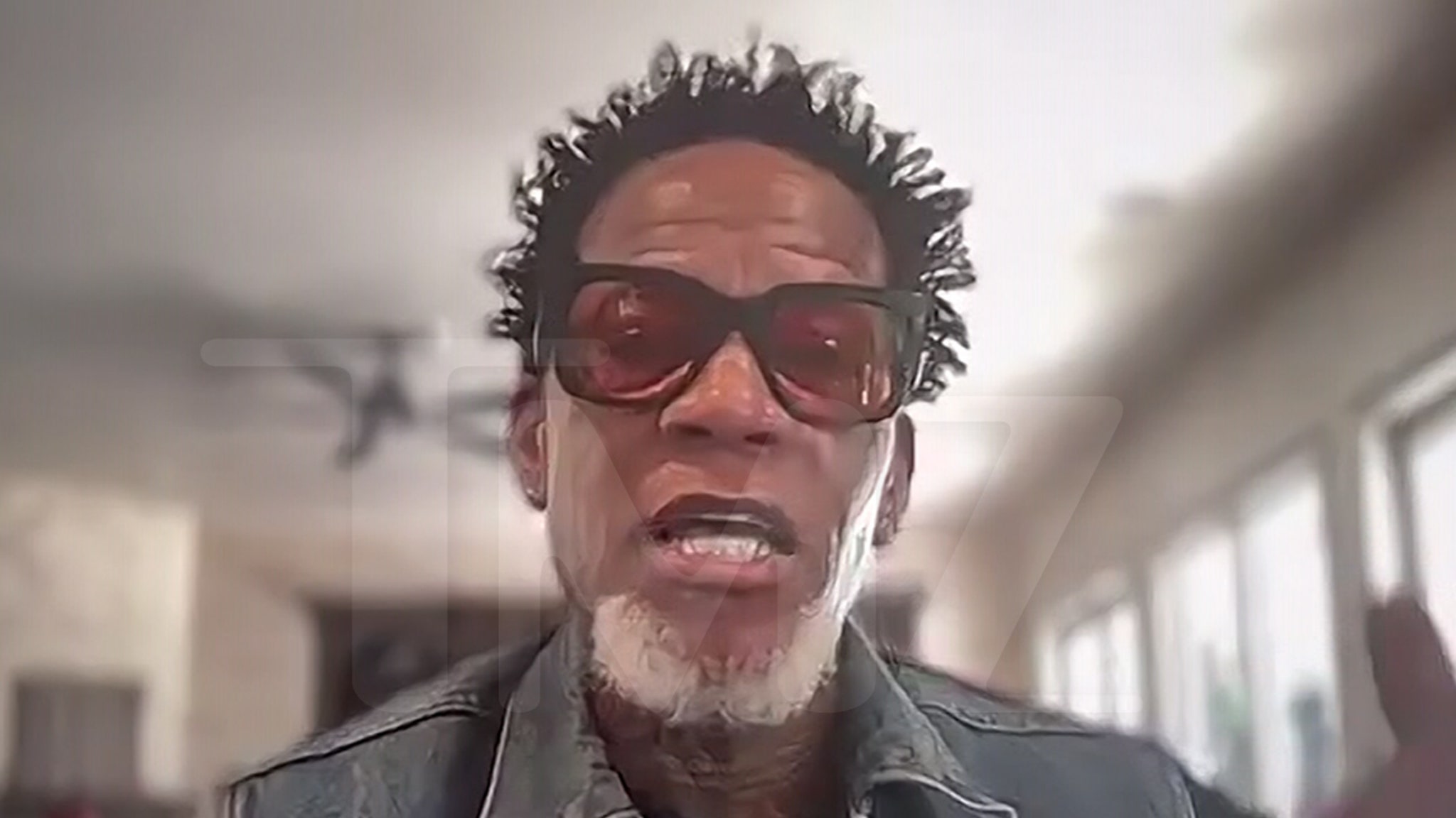 D.L. Hughley Backs Don Lemon, Says You Can't Be Black and Support MAGA