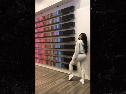 0518_kylie-jenner-instagram-pop-up