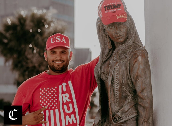 Astros' World Series Trophy visits Selena Quintanilla statue