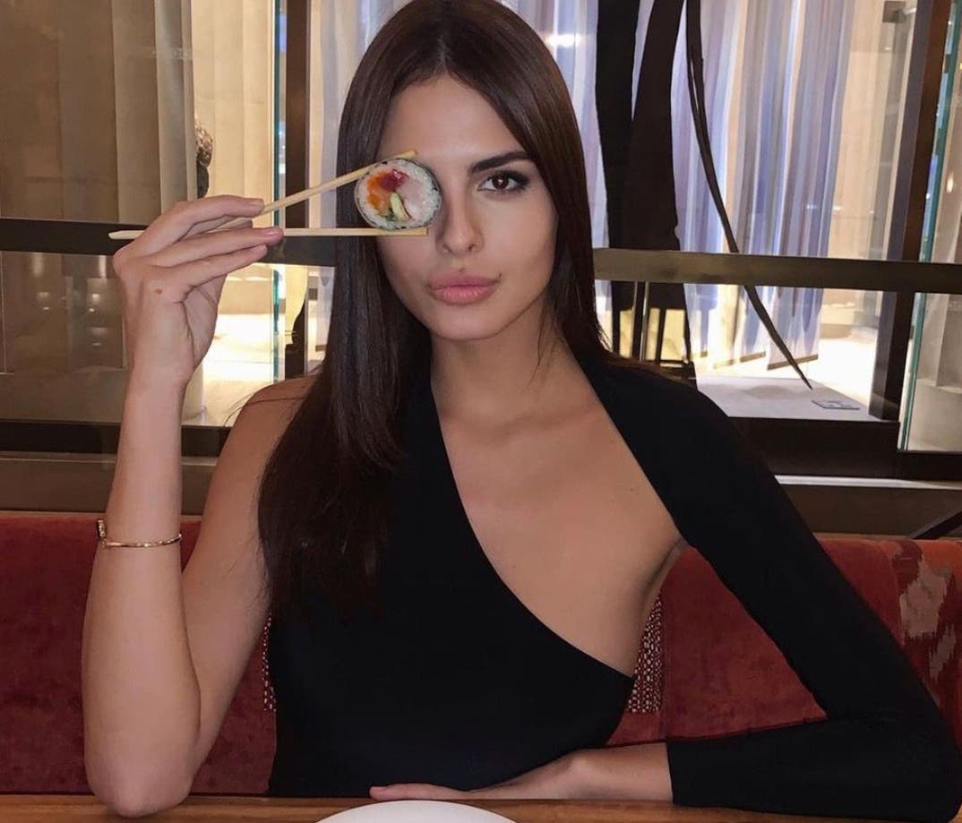 celebs-eating-sushi-photos-02
