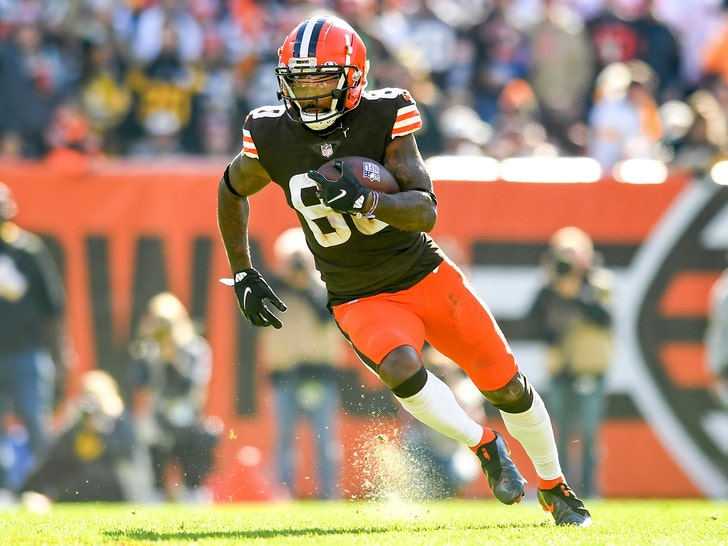Cleveland Browns' Jarvis Landry undergoes successful hip