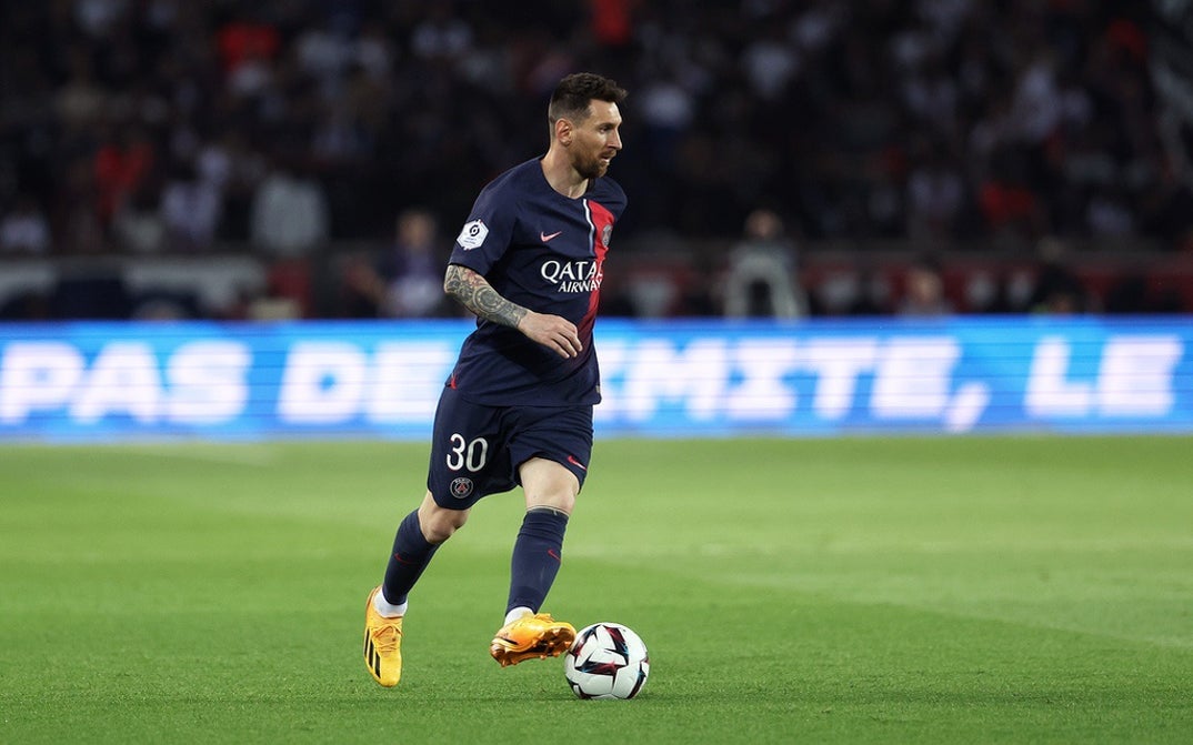 Lionel Messi On The Field Photos 14