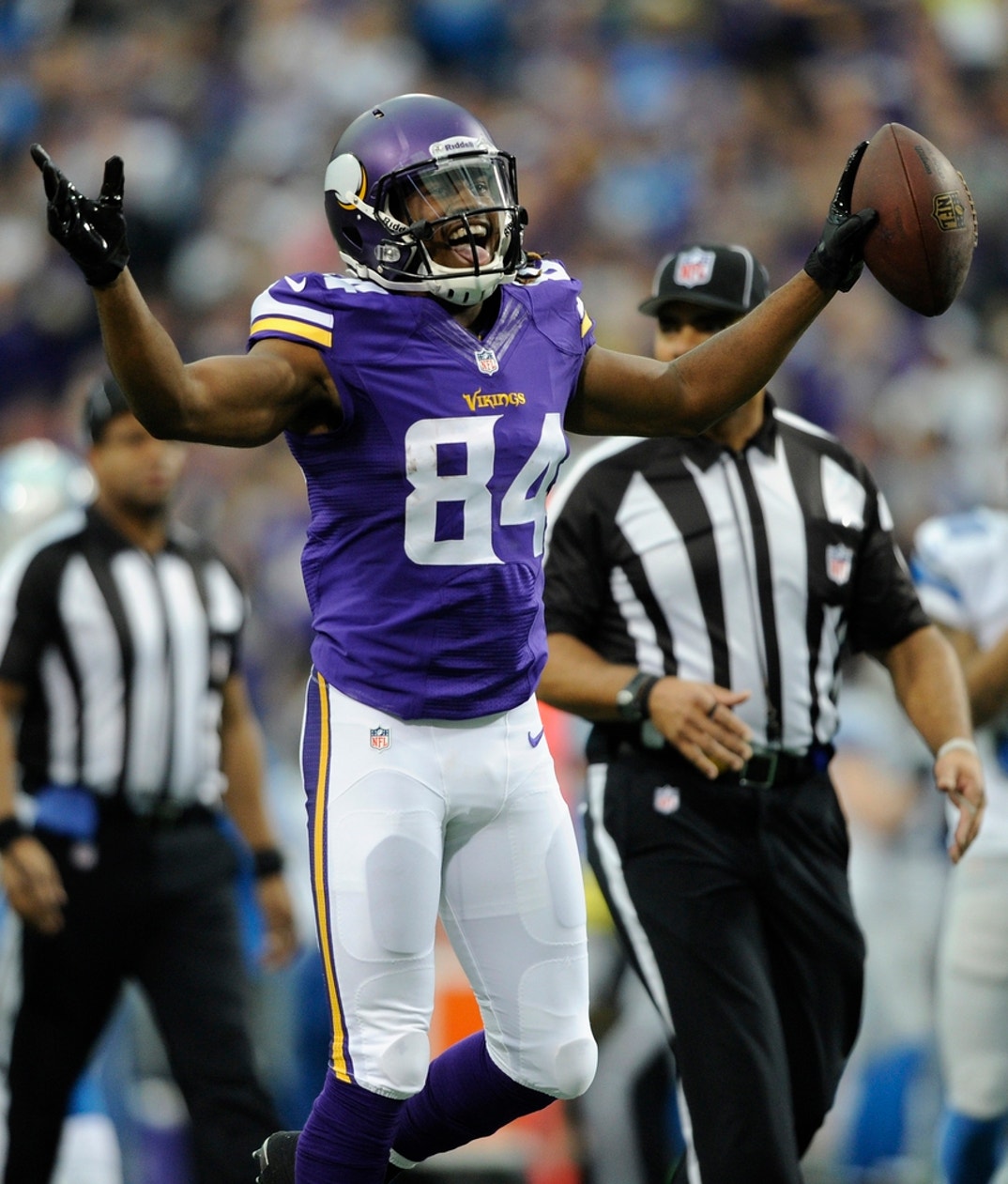 Cordarrelle Patterson On The Field 0