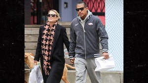 Amy-Robach-and-T.J.-Holmes-the-image-direct-2