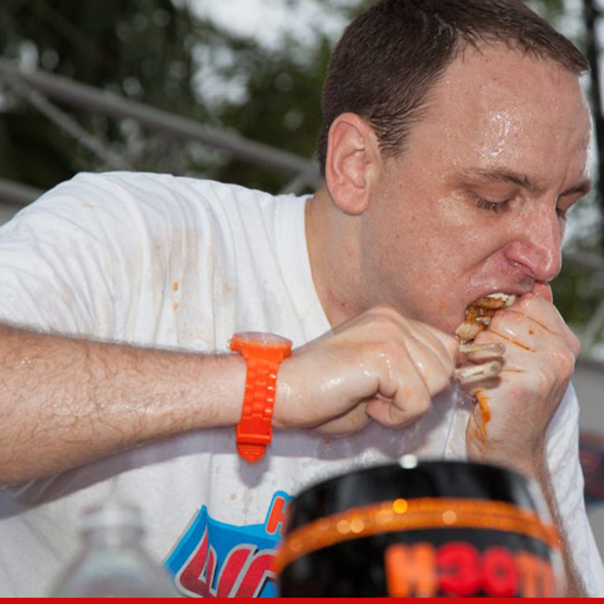 Aussie eater consumes record 276 Buffalo wings, tops American legend Joey  Chestnut for wing king crown