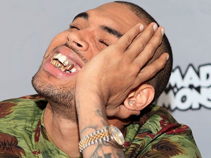 chris_brown_face_photos_01_0003_Layer 3