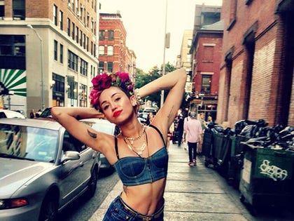 0824-miley-cyrus-twitter