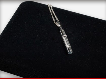 0612_Pendant_Celebrity-Gene
