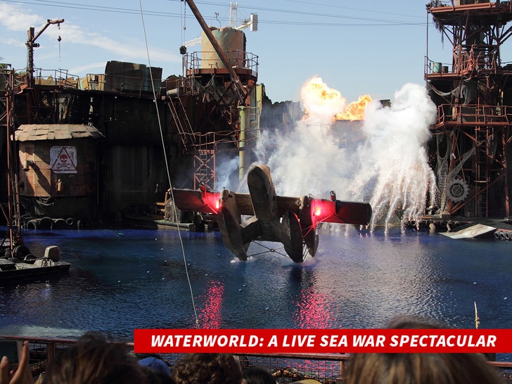 Waterworld: Canlı Bir Deniz Savaşı Gösterisi