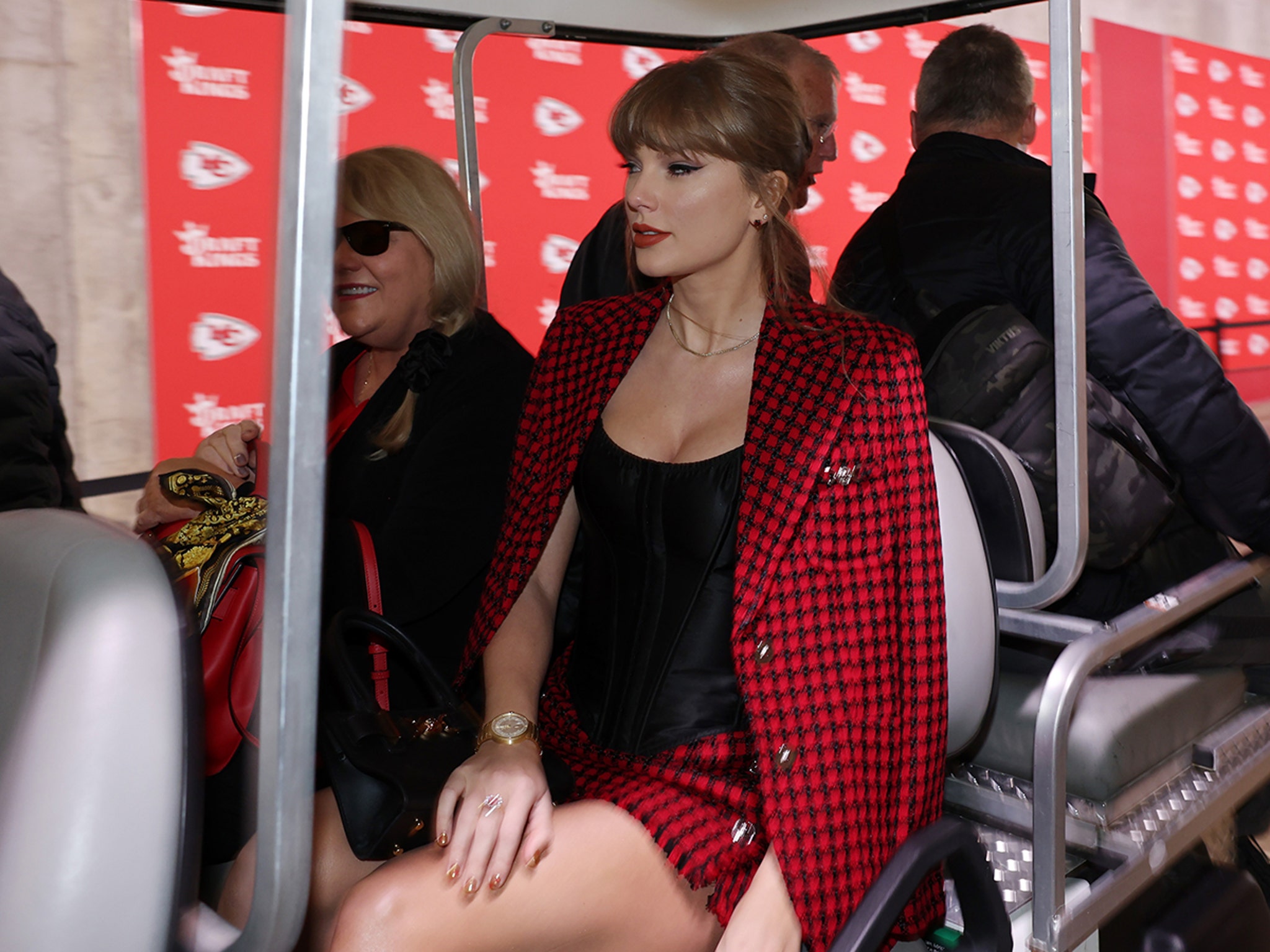 Taylor Swift Standing on Business, Blazer and Miniskirt at Taylor Swift Standing on Business, Blazer and Miniskirt at