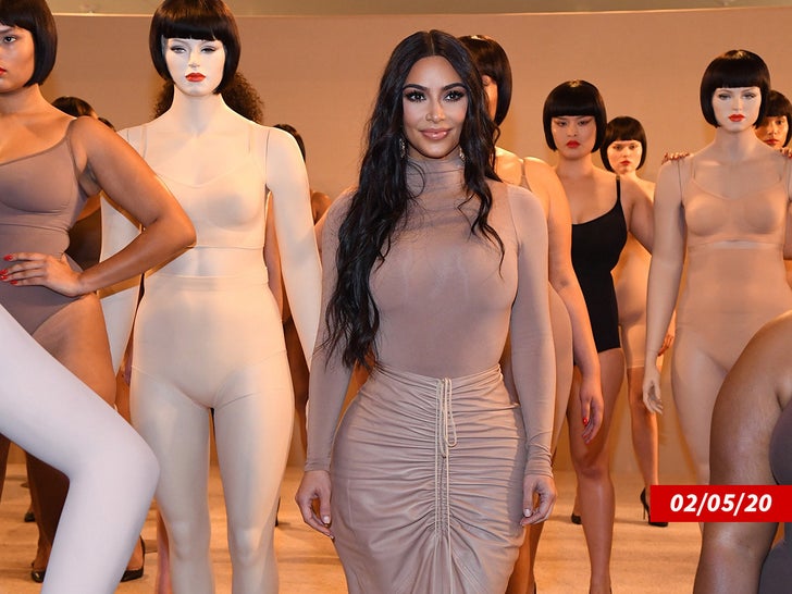 Kim kardashian at the SKIMS ​store