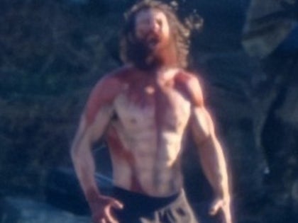 1120-Aaron-Taylor-Johnson-Barechested-PRIMARY